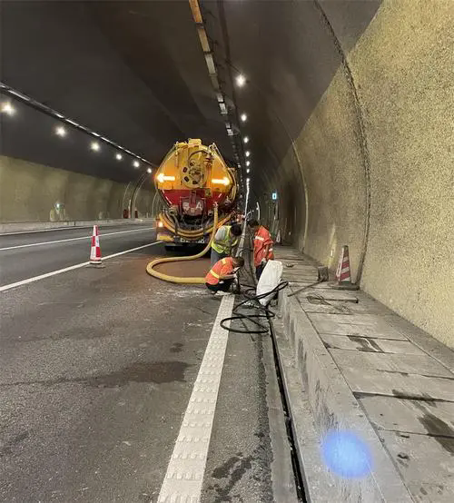 原阳隧道排水渠清淤